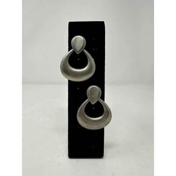 Vintage Dangle Drop Earrings Silver Tone Metal Teardrop Shaped - Picture 2 of 5